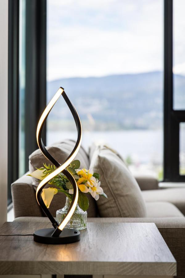 Brand New Luxury Downtown Near The Beach #13 Kelowna Esterno foto