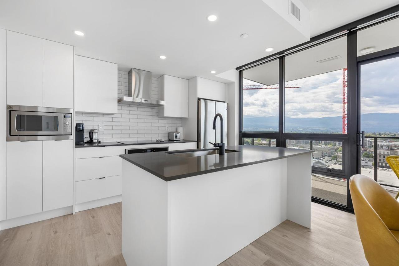 Brand New Luxury Downtown Near The Beach #13 Kelowna Esterno foto
