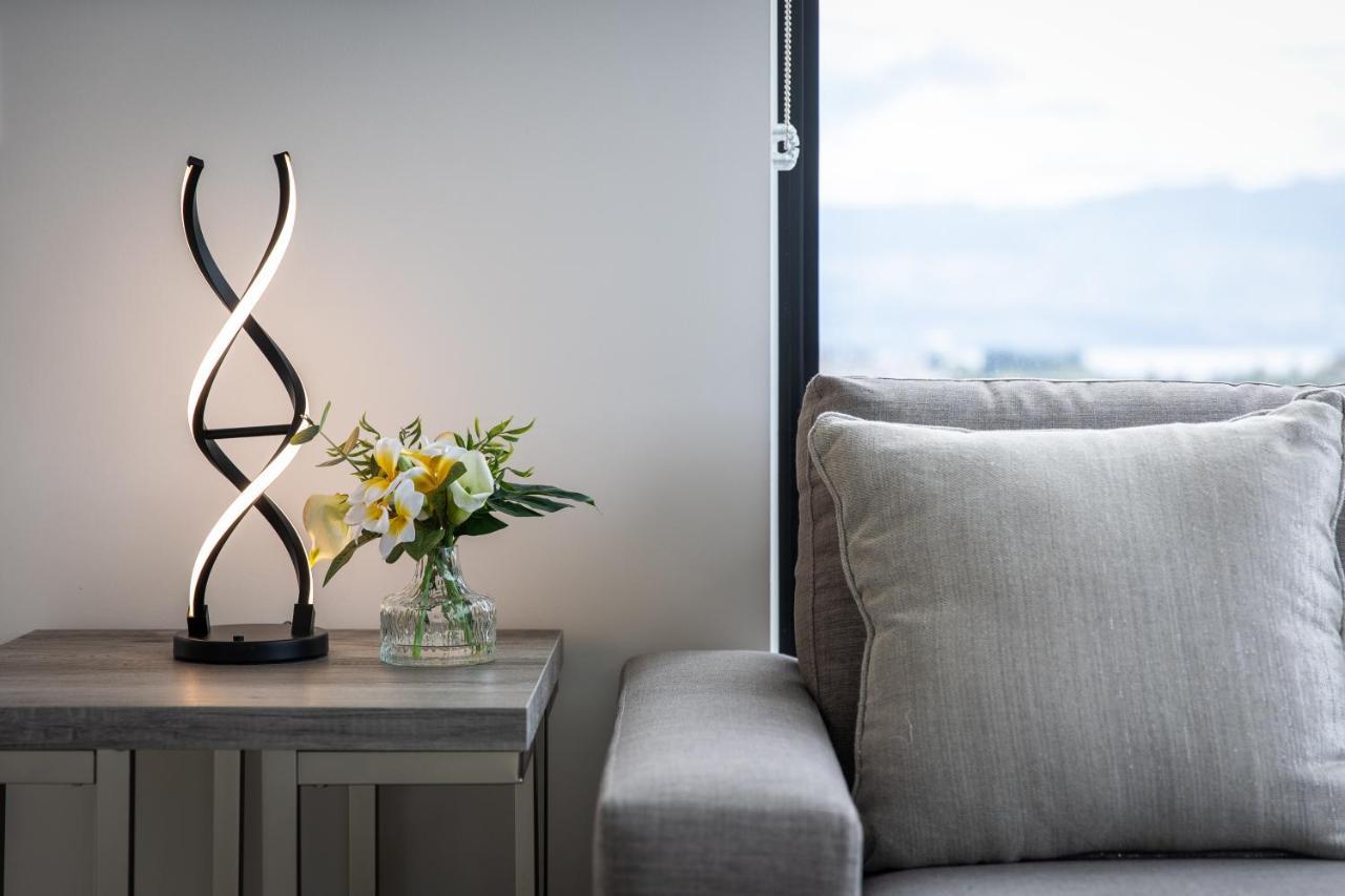 Brand New Luxury Downtown Near The Beach #13 Kelowna Esterno foto